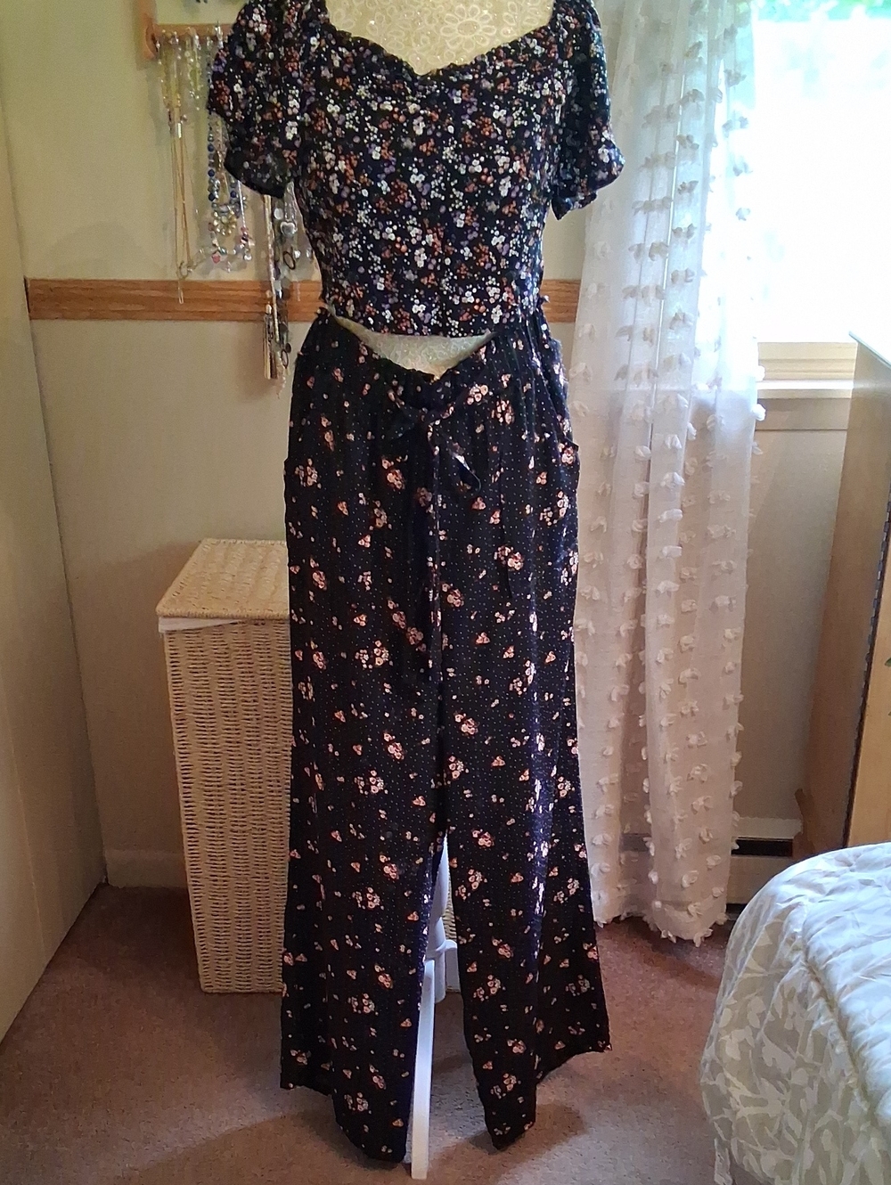 Live To Be Spoiled Crop Top And Palazzo Pant Set. Sz Med/lg.